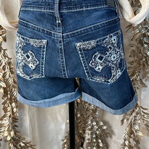 Women's Denim Shorts with Embroidered Pockets